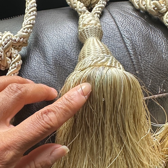 Elegant Beige & White Curtain Ties Tassel Rope - Picture 5 of 10